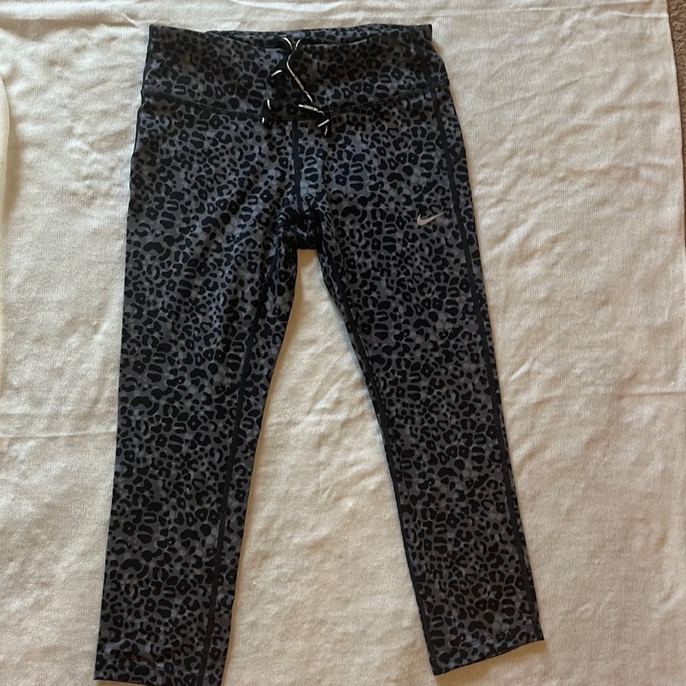 Nike capri leggings, size small